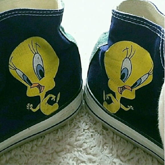 Vintage Shoes - 🎉HP🎉VINTAGE TWEETY BIRD HIGH TOP SNEAKERS